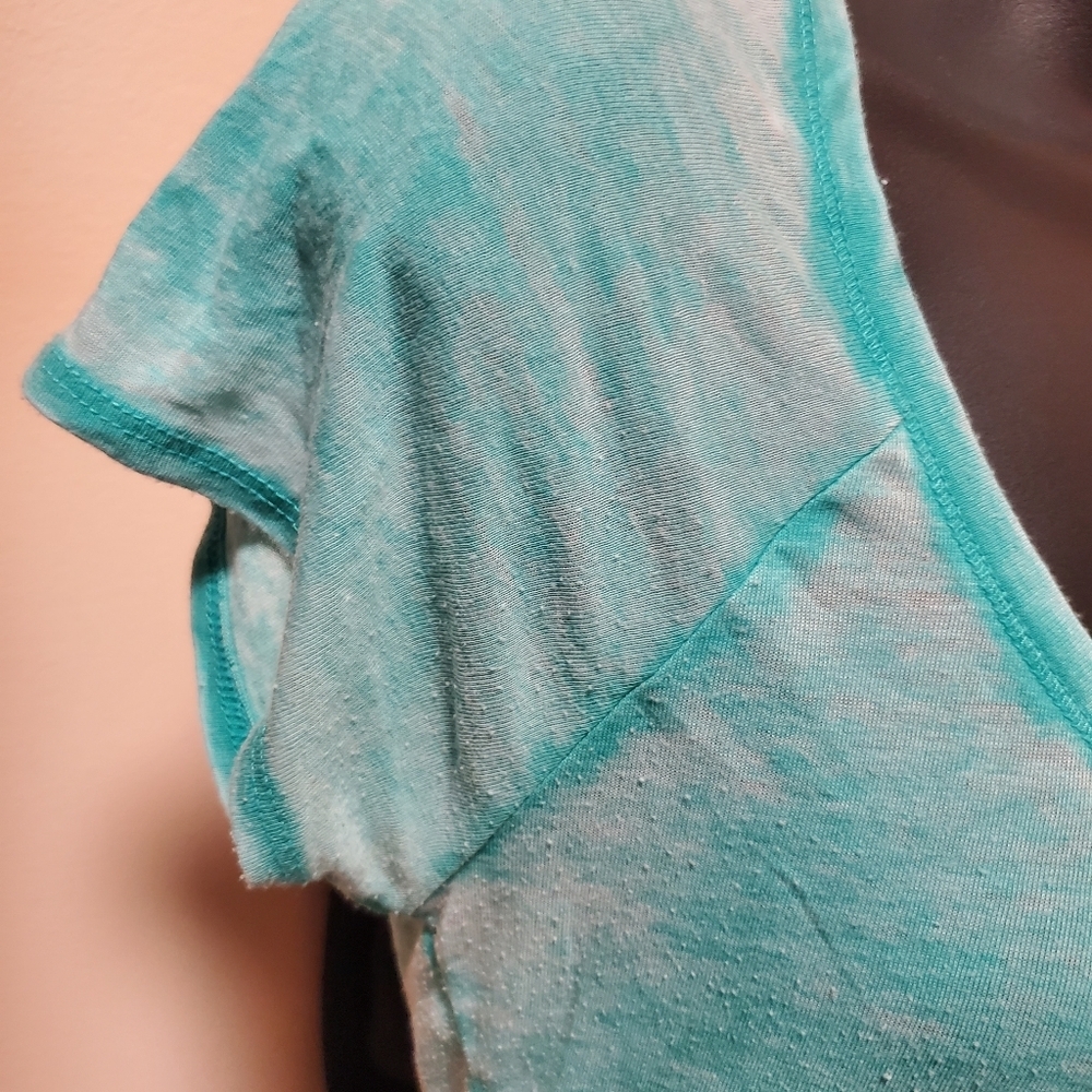 GUESS Distressed T-shirt - Picture 11 of 15